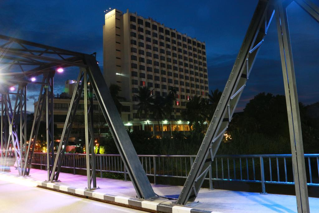 Diamond River Ping Petch-ngam